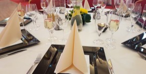 Slávnostný raut pri odovzdávaní cien dlhoročným pracovníkom firmy GGP v elegantných priestoroch Reduty Celebration