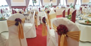 Krásna svadba v bordovom prevedení zo 7.7.2018 v elegantných priestoroch Reduty Celebration 