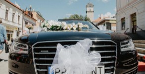 Firma Reduta Celebration ponúka na prenájom luxusnú limuzínu s profesionálnym šoférom. Limuzína Audi A8 long r.2017 v plnej výbave je ideálna pre Váš výnimočný deň. 